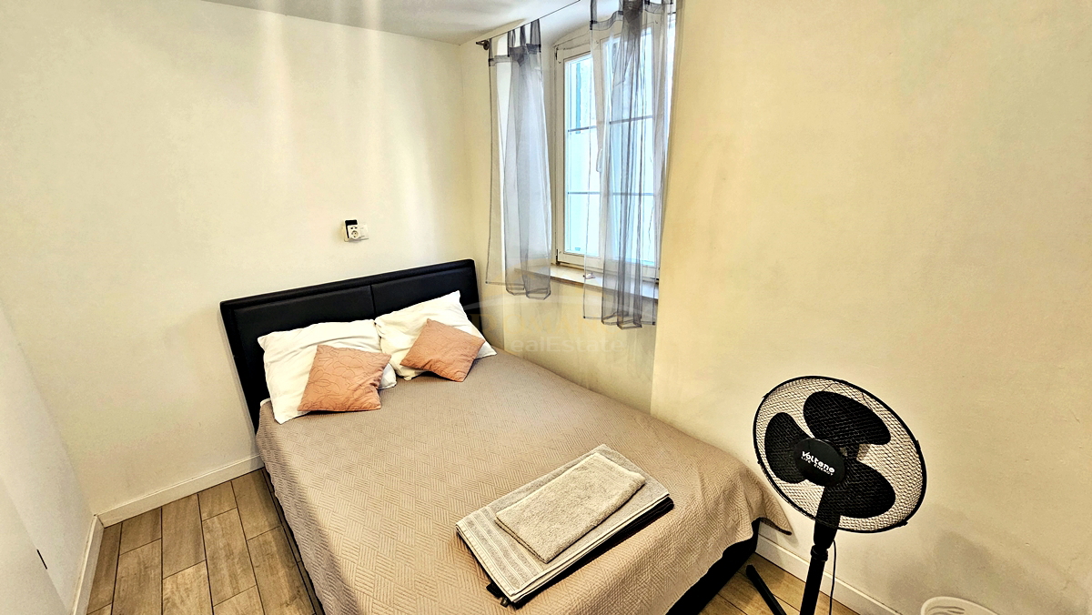 Casa in pietra ristrutturata nel centro storico di Trogir su 5 piani